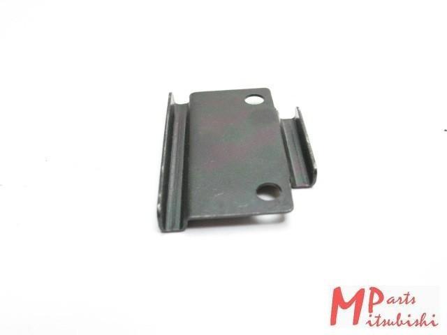 Halter Emblem Kühlergrill, OEM Mitsubishi, Neu, Mitsubishi Galant E30A,, MB567294