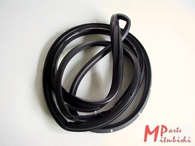 Dichtung aussen Türöffnung links vorne, OEM Mitsubishi, Neu, Mitsubishi Galant E30A,, MB574457, MB574455