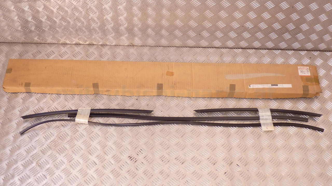 Zierleistensatz Heckklappe, OEM Mitsubishi, Neu, Mitsubishi Colt CA0A,, MB907162